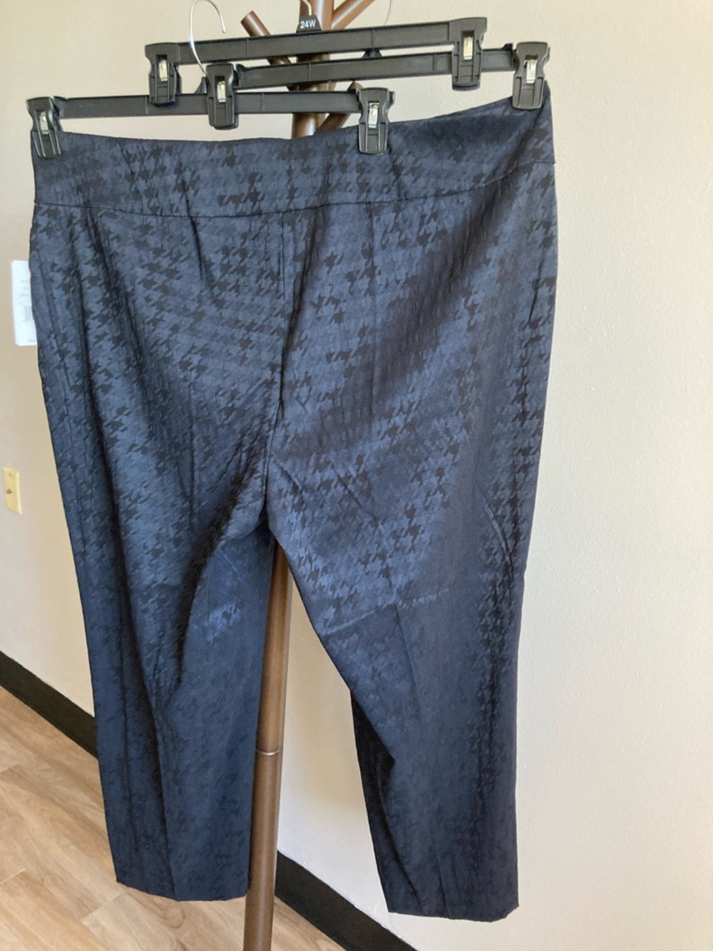 Zac & Rachel pull on pant navy blue & black print office 27 in inseam 22W - Picture 8 of 17